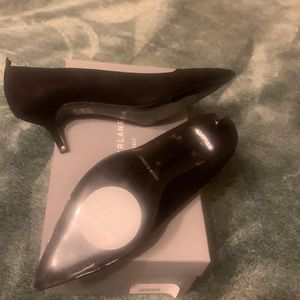 Everlane Kitty Sherlock. Black suede